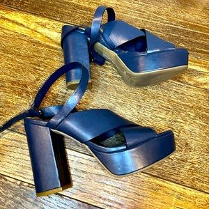 Indigo Rd flat form blue sandals